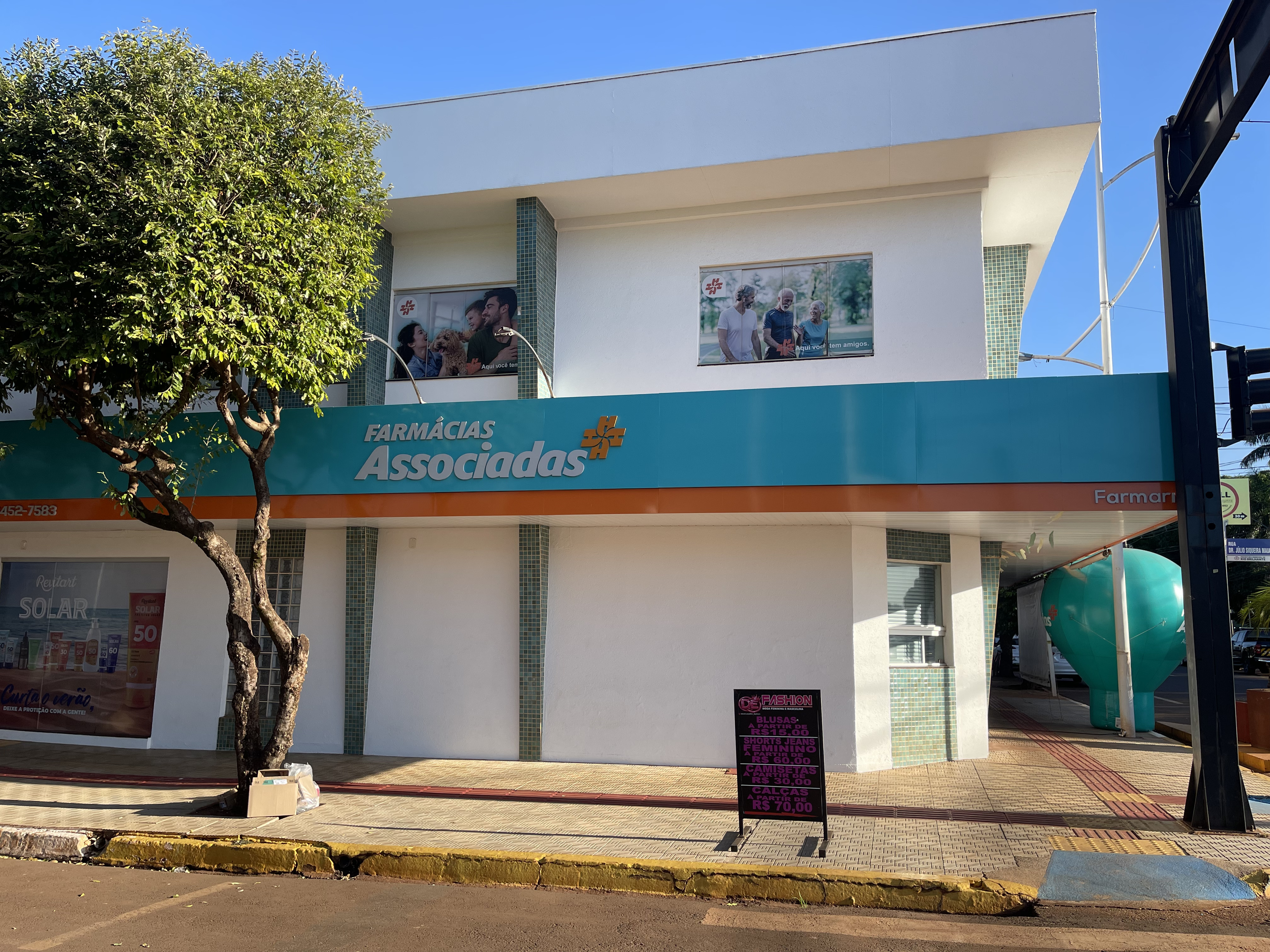 Fachada Farmaris